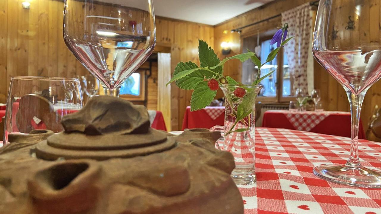 Locanda Ristorante Bar Del Lago Chamois Bagian luar foto