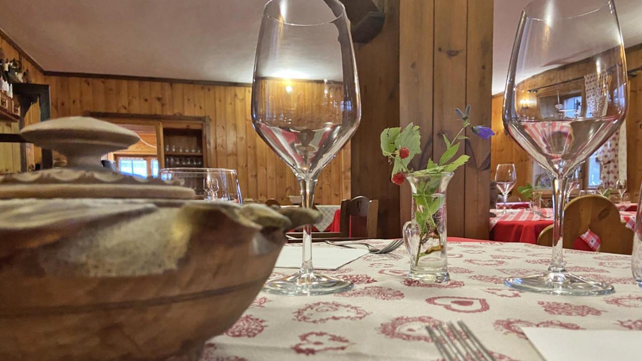 Locanda Ristorante Bar Del Lago Chamois Bagian luar foto